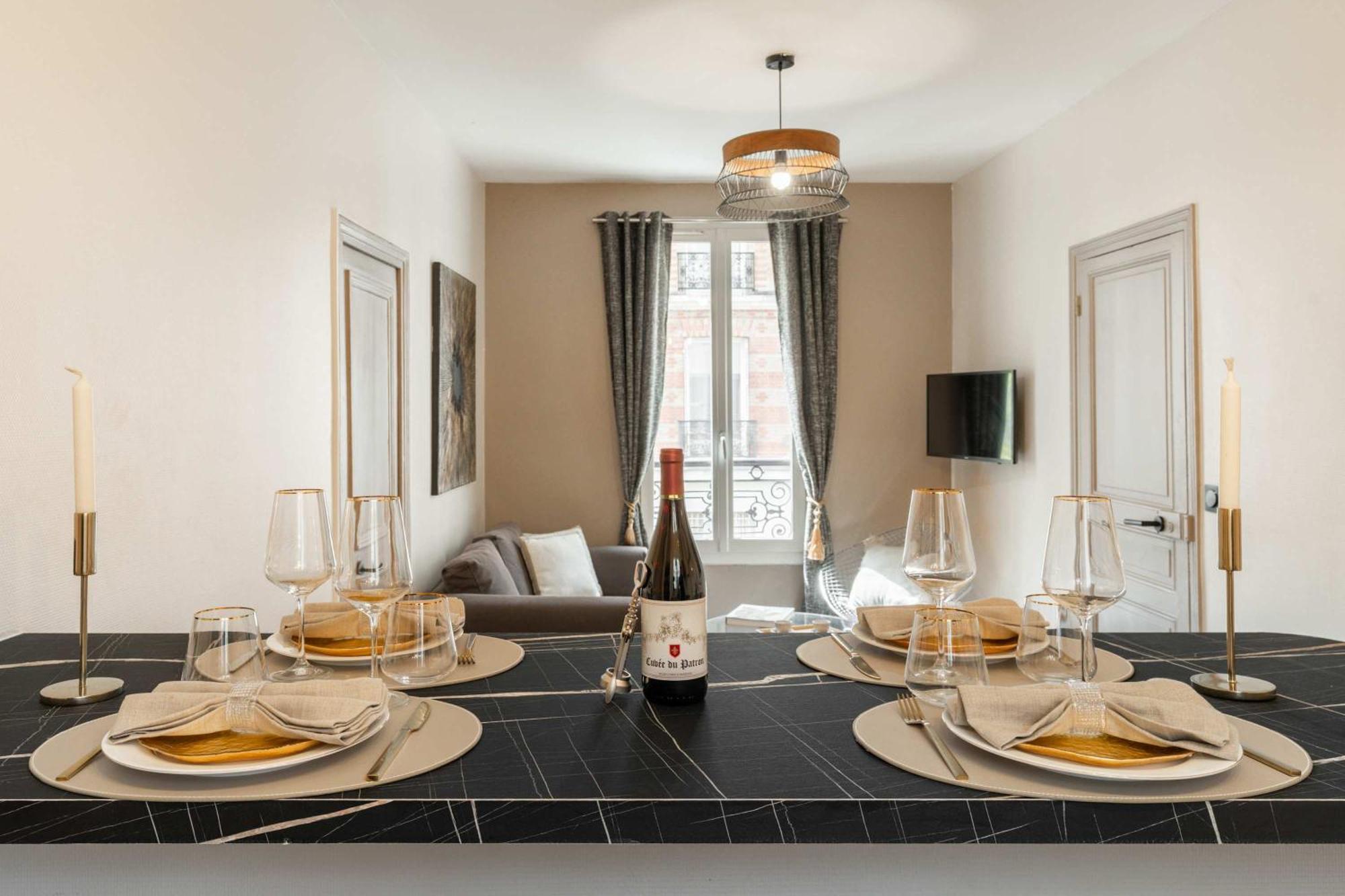 Family In Appartement Paris